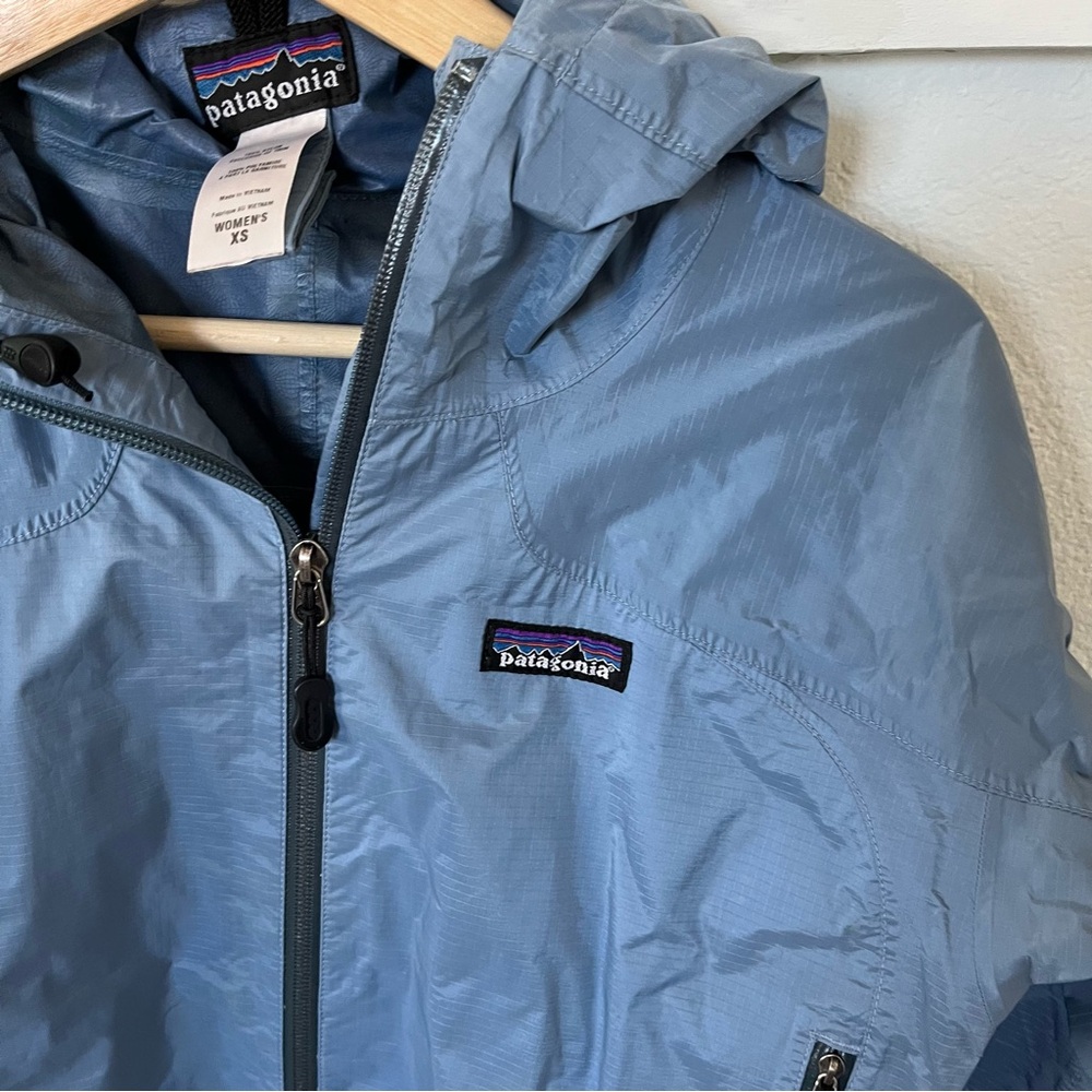 Patagonia Women's XS Torrentshell Rain Jacket - Picture 2 of 10